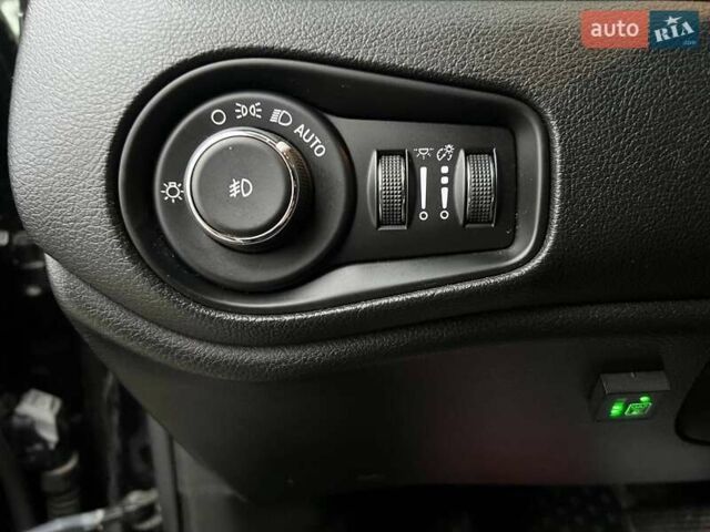 Чорний Джип Ренегат, об'ємом двигуна 2.36 л та пробігом 105 тис. км за 14200 $, фото 16 на Automoto.ua