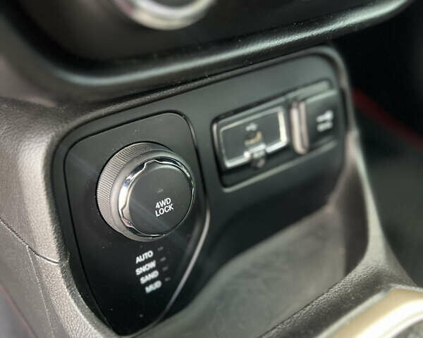 Джип Ренегат 2016 в Сумах на Automoto.ua Черный Джип Ренегат, объемом двигателя 2.36 л и пробегом 167 тыс. км за 12000 $, фото 47 на Automoto.ua