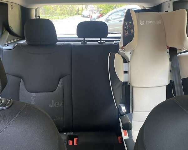 Черный Джип Ренегат, объемом двигателя 1.37 л и пробегом 74 тыс. км за 18582 $, фото 13 на Automoto.ua