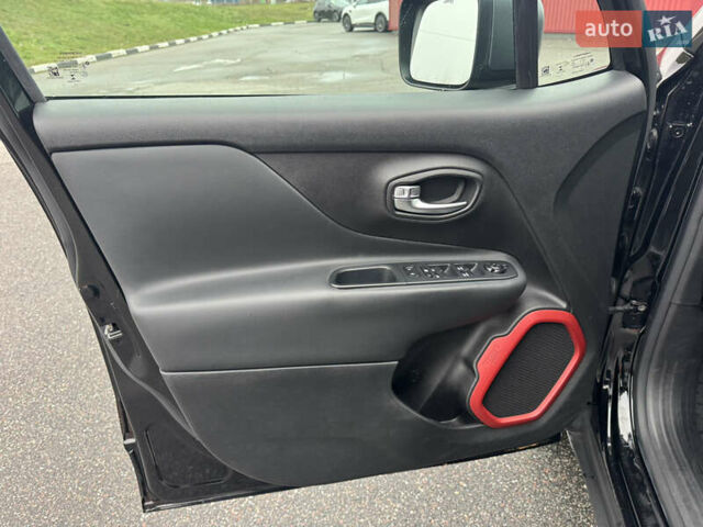 Чорний Джип Ренегат, об'ємом двигуна 2.4 л та пробігом 155 тис. км за 12800 $, фото 32 на Automoto.ua