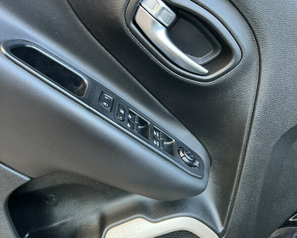 Черный Джип Ренегат, объемом двигателя 2.36 л и пробегом 147 тыс. км за 13500 $, фото 29 на Automoto.ua