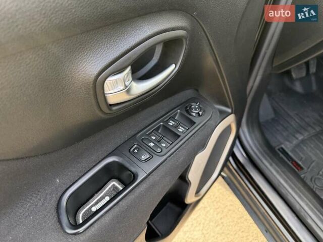 Черный Джип Ренегат, объемом двигателя 2.36 л и пробегом 190 тыс. км за 11800 $, фото 22 на Automoto.ua