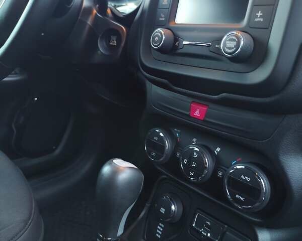 Чорний Джип Ренегат, об'ємом двигуна 2.36 л та пробігом 174 тис. км за 13300 $, фото 44 на Automoto.ua