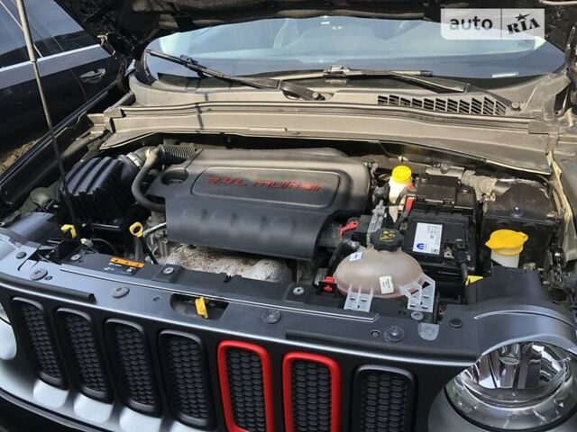 Чорний Джип Ренегат, об'ємом двигуна 2.36 л та пробігом 190 тис. км за 15500 $, фото 4 на Automoto.ua