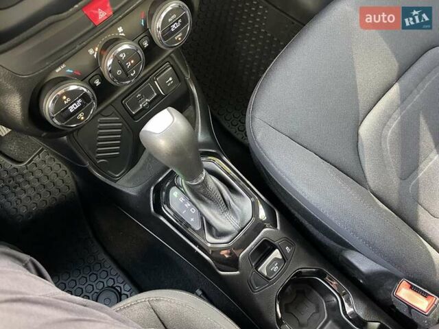 Чорний Джип Ренегат, об'ємом двигуна 2.4 л та пробігом 88 тис. км за 12500 $, фото 27 на Automoto.ua