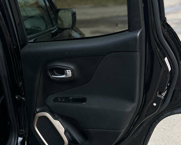 Джип Ренегат 2017 в Броварах на Automoto.ua Черный Джип Ренегат, объемом двигателя 2.4 л и пробегом 76 тыс. км за 12400 $, фото 16 на Automoto.ua