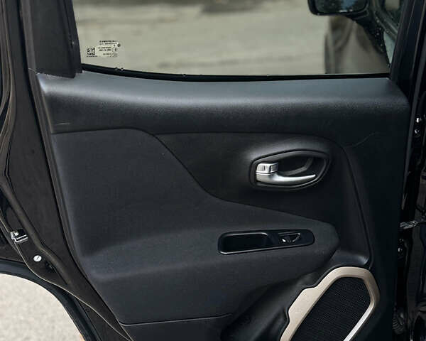 Джип Ренегат 2017 в Броварах на Automoto.ua Черный Джип Ренегат, объемом двигателя 2.4 л и пробегом 76 тыс. км за 12400 $, фото 18 на Automoto.ua