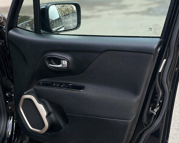 Джип Ренегат 2017 в Броварах на Automoto.ua Черный Джип Ренегат, объемом двигателя 2.4 л и пробегом 76 тыс. км за 12400 $, фото 12 на Automoto.ua