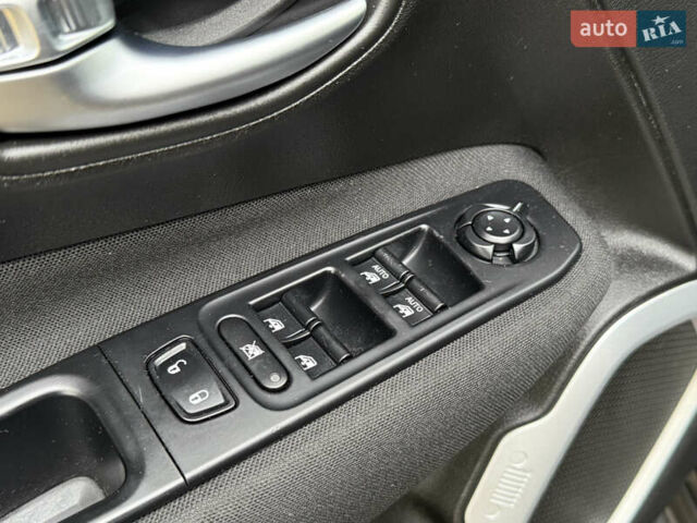 Чорний Джип Ренегат, об'ємом двигуна 2.4 л та пробігом 143 тис. км за 13500 $, фото 34 на Automoto.ua