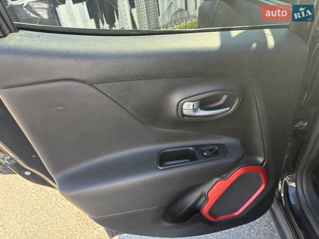 Черный Джип Ренегат, объемом двигателя 2.36 л и пробегом 95 тыс. км за 16000 $, фото 9 на Automoto.ua