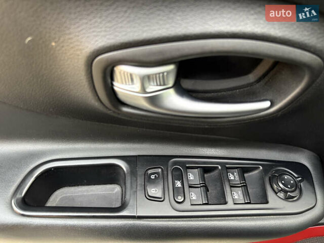 Чорний Джип Ренегат, об'ємом двигуна 2.36 л та пробігом 97 тис. км за 16100 $, фото 29 на Automoto.ua