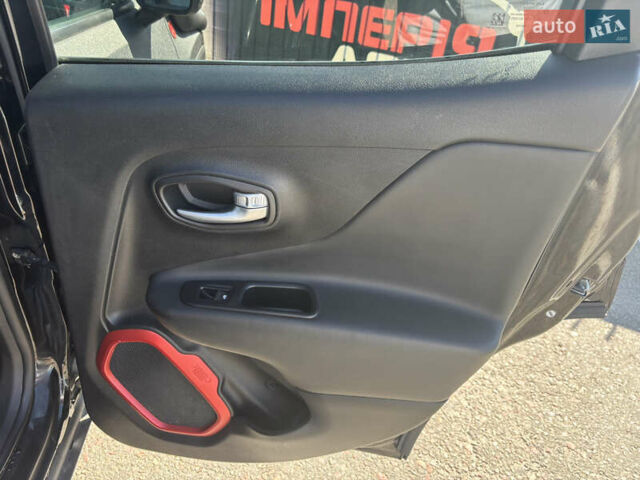 Черный Джип Ренегат, объемом двигателя 2.36 л и пробегом 95 тыс. км за 16000 $, фото 11 на Automoto.ua