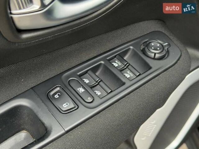 Чорний Джип Ренегат, об'ємом двигуна 2.36 л та пробігом 48 тис. км за 14800 $, фото 35 на Automoto.ua