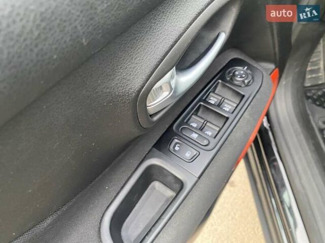 Черный Джип Ренегат, объемом двигателя 2.36 л и пробегом 106 тыс. км за 14900 $, фото 6 на Automoto.ua