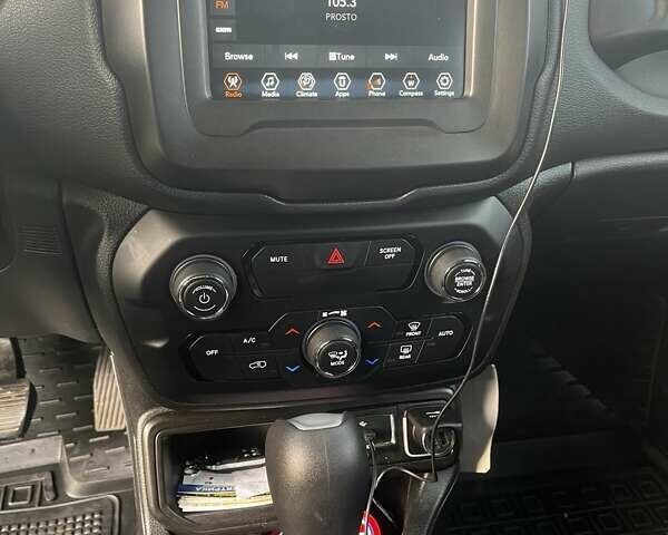 Чорний Джип Ренегат, об'ємом двигуна 2.36 л та пробігом 71 тис. км за 13999 $, фото 21 на Automoto.ua