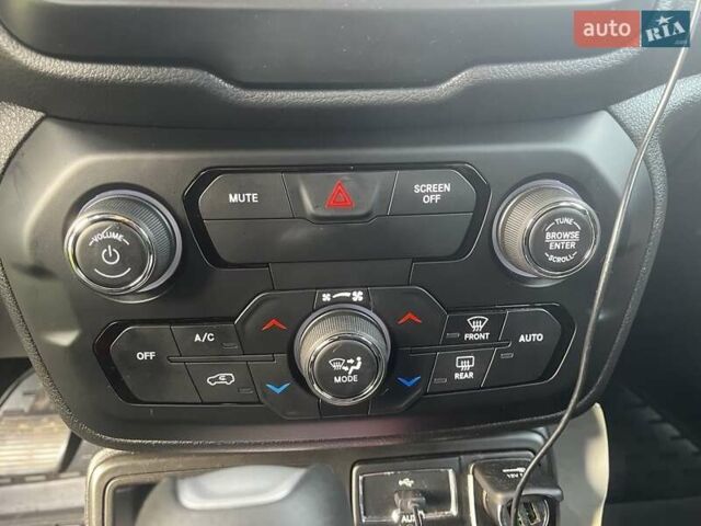 Чорний Джип Ренегат, об'ємом двигуна 2.36 л та пробігом 71 тис. км за 13999 $, фото 22 на Automoto.ua