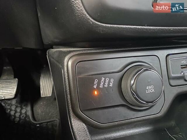 Черный Джип Ренегат, объемом двигателя 2.36 л и пробегом 106 тыс. км за 14900 $, фото 1 на Automoto.ua