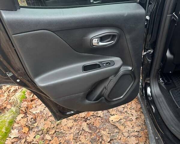 Черный Джип Ренегат, объемом двигателя 0 л и пробегом 76 тыс. км за 13800 $, фото 5 на Automoto.ua