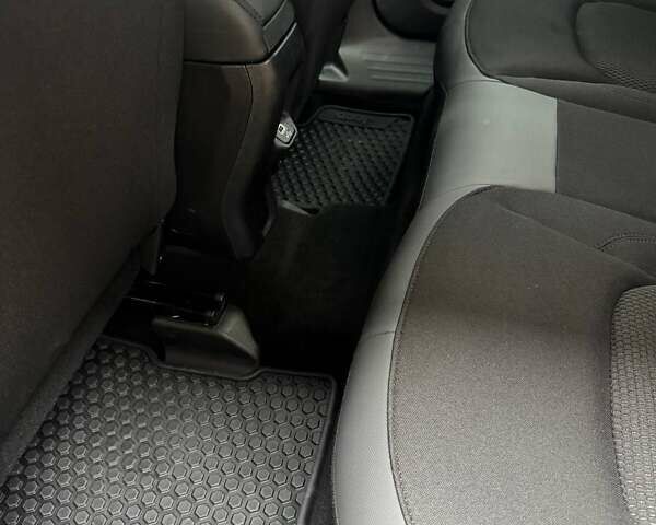 Черный Джип Ренегат, объемом двигателя 0 л и пробегом 76 тыс. км за 13800 $, фото 2 на Automoto.ua