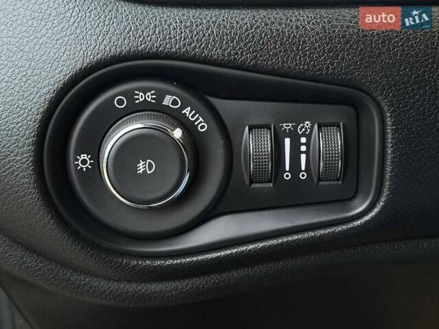 Чорний Джип Ренегат, об'ємом двигуна 2.36 л та пробігом 43 тис. км за 16850 $, фото 34 на Automoto.ua