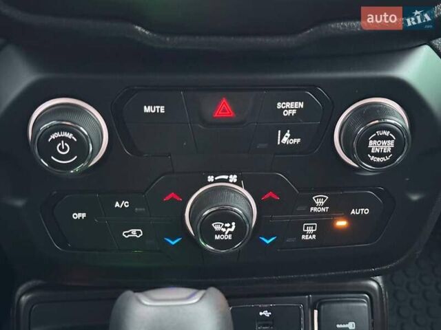 Чорний Джип Ренегат, об'ємом двигуна 2.36 л та пробігом 43 тис. км за 16850 $, фото 21 на Automoto.ua