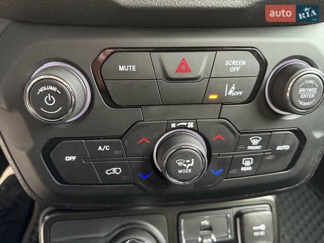 Чорний Джип Ренегат, об'ємом двигуна 1.37 л та пробігом 10 тис. км за 18500 $, фото 22 на Automoto.ua