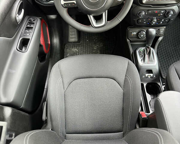 Чорний Джип Ренегат, об'ємом двигуна 1.37 л та пробігом 10 тис. км за 18500 $, фото 16 на Automoto.ua