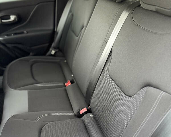 Чорний Джип Ренегат, об'ємом двигуна 1.37 л та пробігом 10 тис. км за 18500 $, фото 14 на Automoto.ua