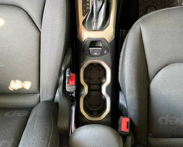 Красный Джип Ренегат, объемом двигателя 2.36 л и пробегом 200 тыс. км за 11300 $, фото 6 на Automoto.ua