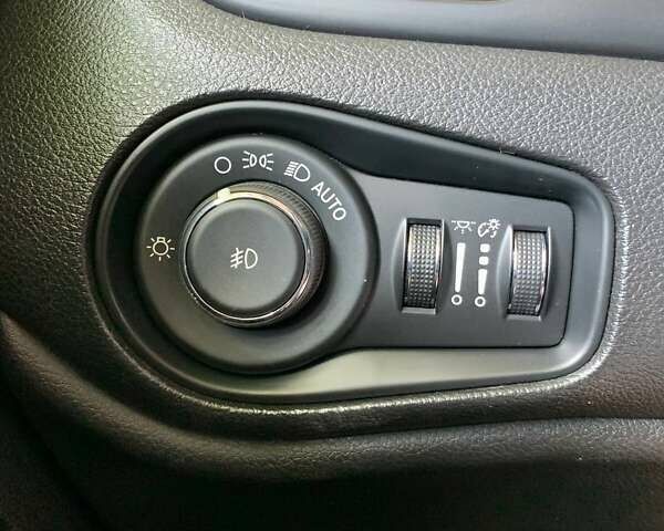 Красный Джип Ренегат, объемом двигателя 2.36 л и пробегом 200 тыс. км за 11300 $, фото 12 на Automoto.ua