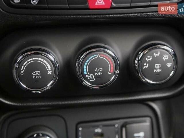 Червоний Джип Ренегат, об'ємом двигуна 2.36 л та пробігом 168 тис. км за 12900 $, фото 18 на Automoto.ua