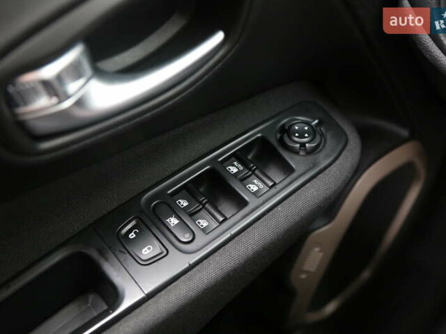 Червоний Джип Ренегат, об'ємом двигуна 2.36 л та пробігом 168 тис. км за 12900 $, фото 25 на Automoto.ua