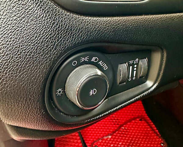 Красный Джип Ренегат, объемом двигателя 2.36 л и пробегом 88 тыс. км за 10900 $, фото 44 на Automoto.ua