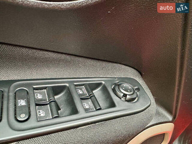 Красный Джип Ренегат, объемом двигателя 2.36 л и пробегом 88 тыс. км за 10900 $, фото 43 на Automoto.ua