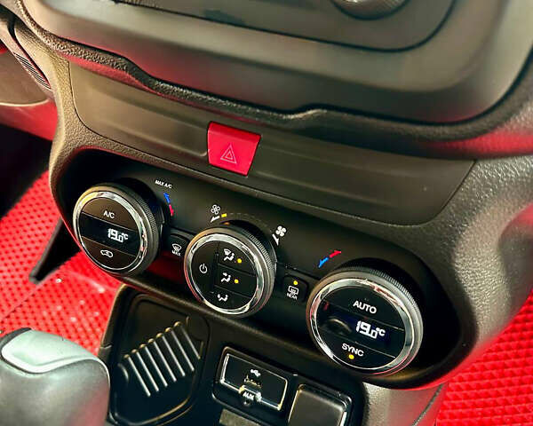 Красный Джип Ренегат, объемом двигателя 2.36 л и пробегом 88 тыс. км за 10900 $, фото 38 на Automoto.ua