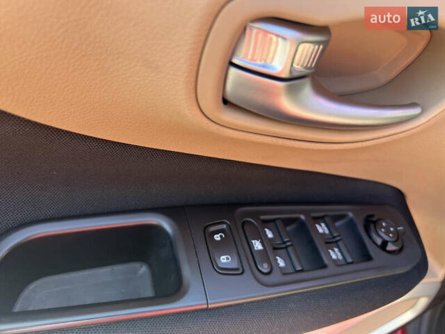 Красный Джип Ренегат, объемом двигателя 2.4 л и пробегом 71 тыс. км за 14900 $, фото 6 на Automoto.ua