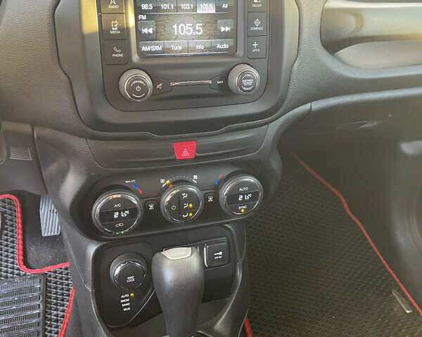 Красный Джип Ренегат, объемом двигателя 2.36 л и пробегом 147 тыс. км за 12100 $, фото 11 на Automoto.ua