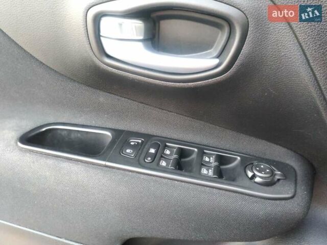 Червоний Джип Ренегат, об'ємом двигуна 2.4 л та пробігом 201 тис. км за 12300 $, фото 7 на Automoto.ua