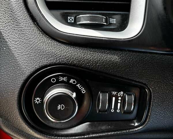 Красный Джип Ренегат, объемом двигателя 2.36 л и пробегом 153 тыс. км за 11999 $, фото 12 на Automoto.ua