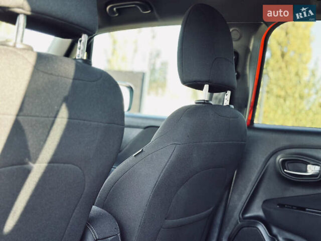 Червоний Джип Ренегат, об'ємом двигуна 2.4 л та пробігом 48 тис. км за 17200 $, фото 18 на Automoto.ua