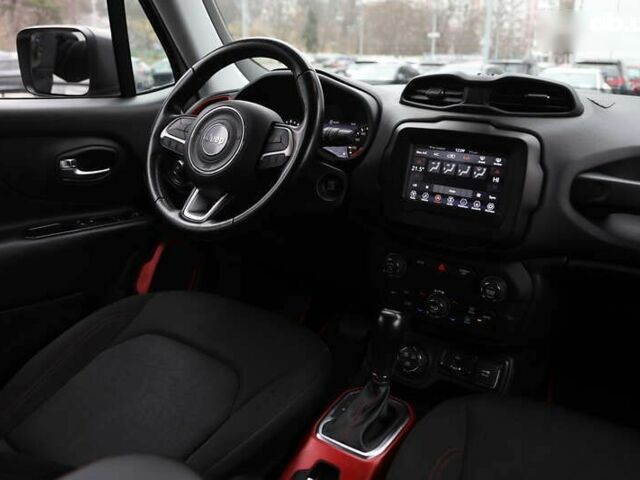 Джип Ренегат, об'ємом двигуна 4.25 л та пробігом 134 тис. км за 14000 $, фото 8 на Automoto.ua