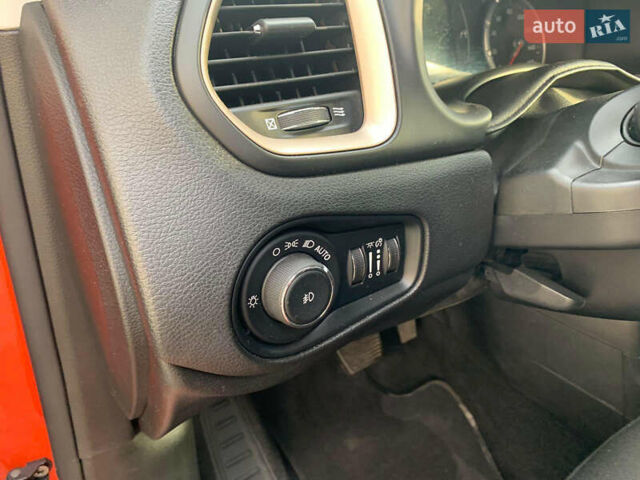 Джип Ренегат, об'ємом двигуна 2.36 л та пробігом 180 тис. км за 12500 $, фото 11 на Automoto.ua