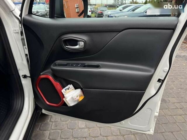 Джип Ренегат, объемом двигателя 0 л и пробегом 120 тыс. км за 14900 $, фото 24 на Automoto.ua