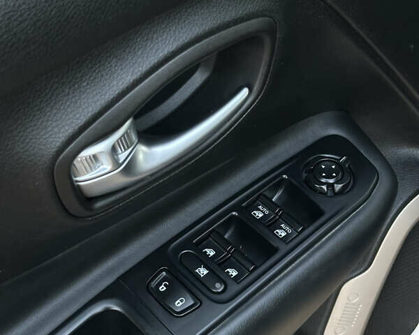 Джип Ренегат, об'ємом двигуна 2.4 л та пробігом 71 тис. км за 15000 $, фото 16 на Automoto.ua