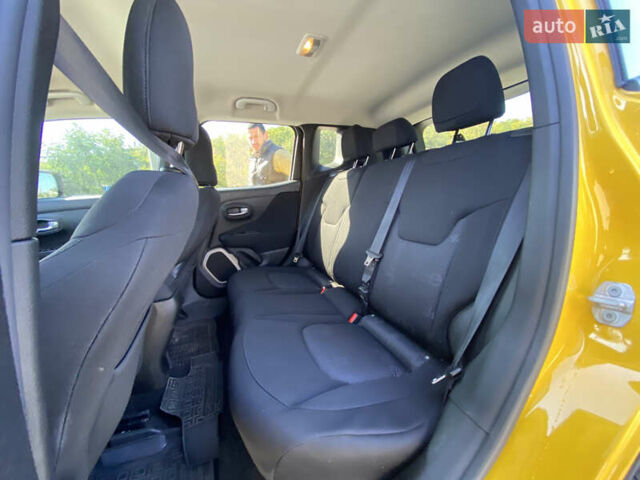 Жовтий Джип Ренегат, об'ємом двигуна 2.4 л та пробігом 190 тис. км за 14900 $, фото 24 на Automoto.ua