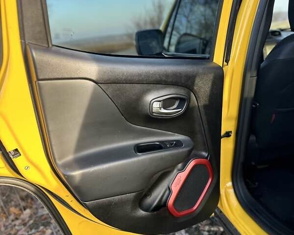 Желтый Джип Ренегат, объемом двигателя 2.36 л и пробегом 187 тыс. км за 12500 $, фото 9 на Automoto.ua