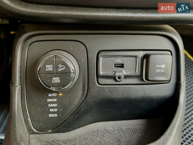 Желтый Джип Ренегат, объемом двигателя 2.36 л и пробегом 134 тыс. км за 11300 $, фото 24 на Automoto.ua