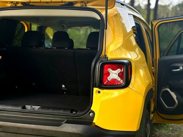 Желтый Джип Ренегат, объемом двигателя 2.4 л и пробегом 121 тыс. км за 13100 $, фото 7 на Automoto.ua