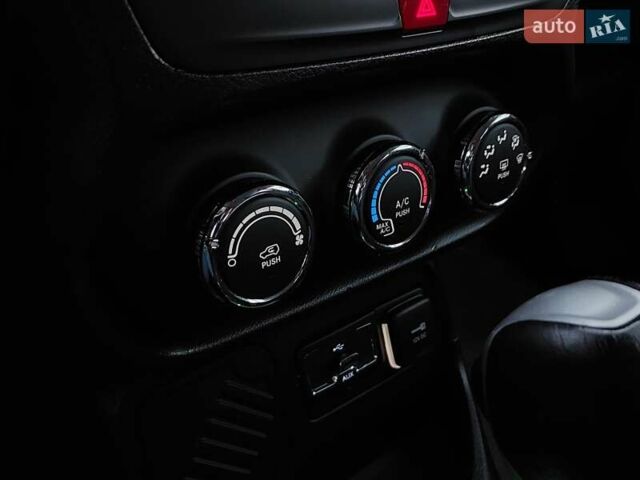 Жовтий Джип Ренегат, об'ємом двигуна 2.36 л та пробігом 78 тис. км за 11700 $, фото 18 на Automoto.ua