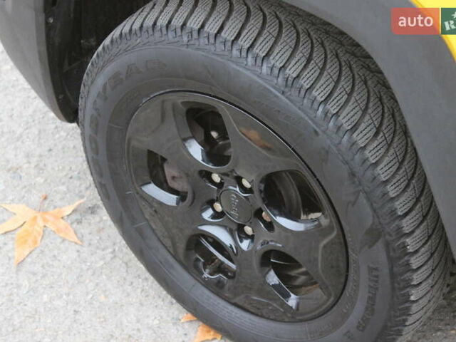 Желтый Джип Ренегат, объемом двигателя 2.36 л и пробегом 197 тыс. км за 11999 $, фото 11 на Automoto.ua